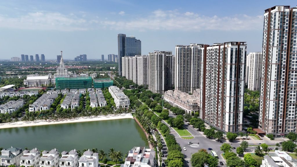 Toà chung cư bên hồ ở Vinhomes Ocean Park 1