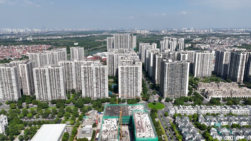 Trục đường lớn Ocean Park với toà TechnoPark Tower và khuôn viên VinUni