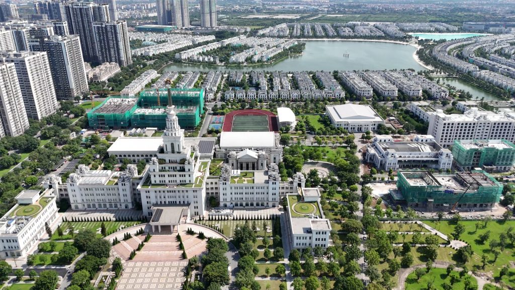 Trường học và sân vận động trong khu đô thị Ocean Park